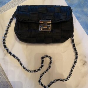 Pochette nera fettuccia