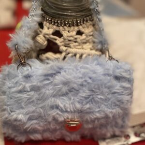 Pochette pelliccia azzurro cielo