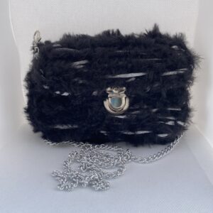 Pochette nera e argento pelliccia