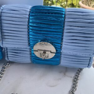 Pochette azzurra metallizzata